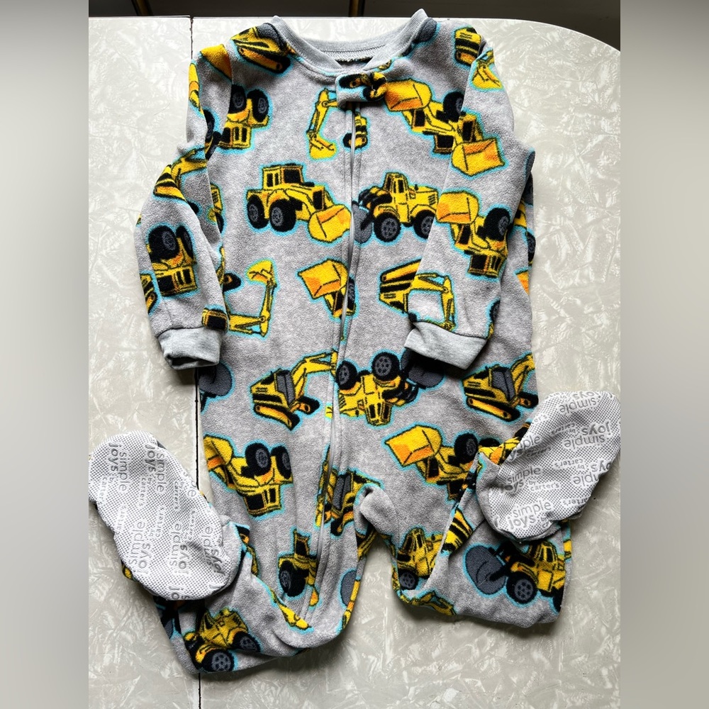 BUNDLE of 2T Pajamas and shorts